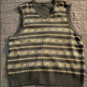 cute vintage sweater vest for mean in perfect condition